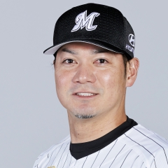 直筆サイン写真付　千葉ロッテマリーンズ　伊志嶺翔大選手　ホームユニフォーム　F 千葉ロッテマリーンズ 伊志嶺 翔大 選手情報 プロ野球｜スポーツ情報は